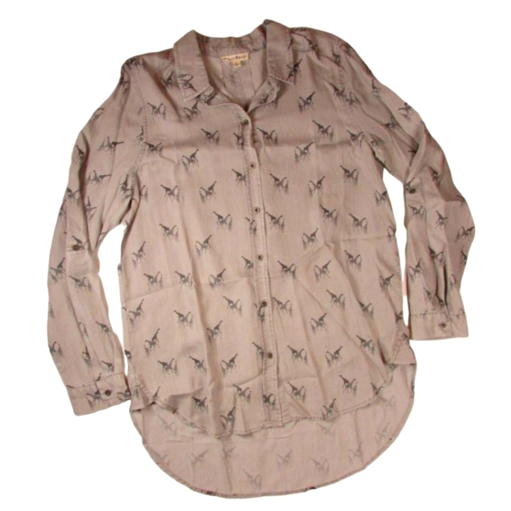 Jane & Delancey Giraffe Print Shirt